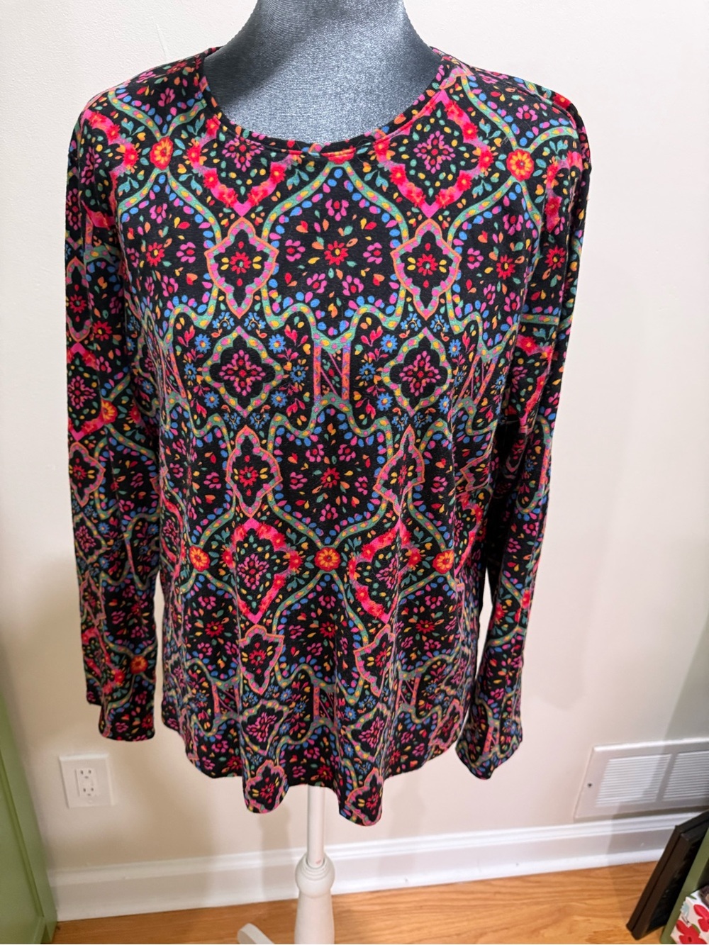 Women’s Black Multicolor Printed Long-Sleeve Top